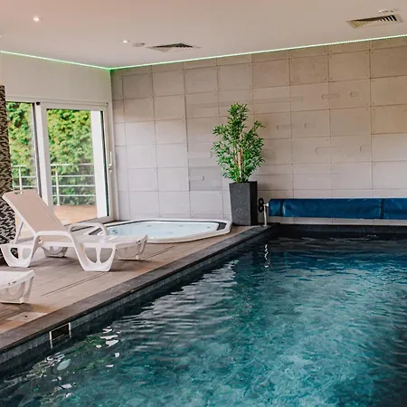 Dom Z Basenem Pod Warszawa Holiday home *