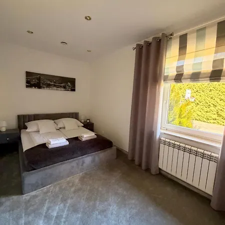 Dom Z Basenem Pod Warszawa Holiday home *