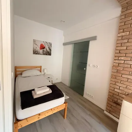 Dom Z Basenem Pod Warszawa Holiday home Gzowo