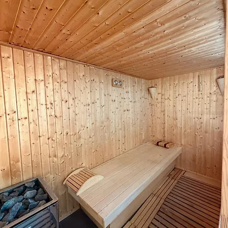 Dom Z Basenem Pod Warszawa Holiday home