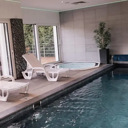 Dom Z Basenem Pod Warszawa Holiday home *